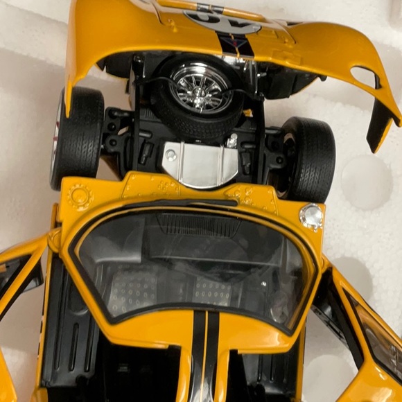 Die cast 1966 GT Mark 11 7 liter/427 just open box to take photos - Picture 7 of 11